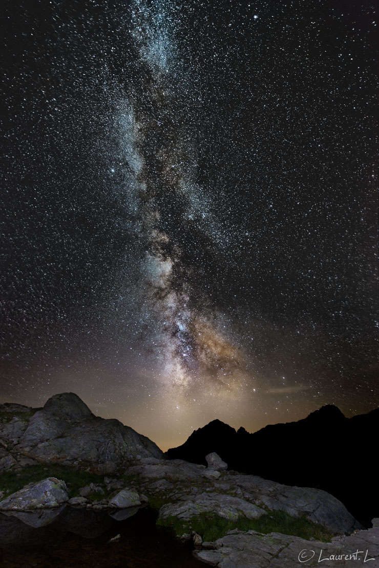 Voie Lactée de mon balcon  |  25,0 s à f/2,8 - 3200 ISO - 15 mm  |  02/09/2016 - 22:25  |  44°6'46" N 7°24'25" E  |  2544 m