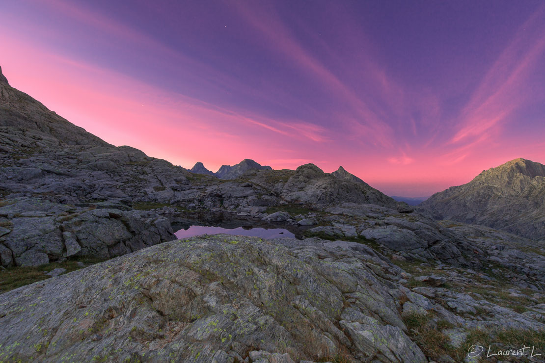 Aurore australe  |  30,0 s à f/7,1 - 100 ISO - 15 mm  |  03/09/2016 - 06:22  |  44°6'46" N 7°24'24" E  |  2545 m