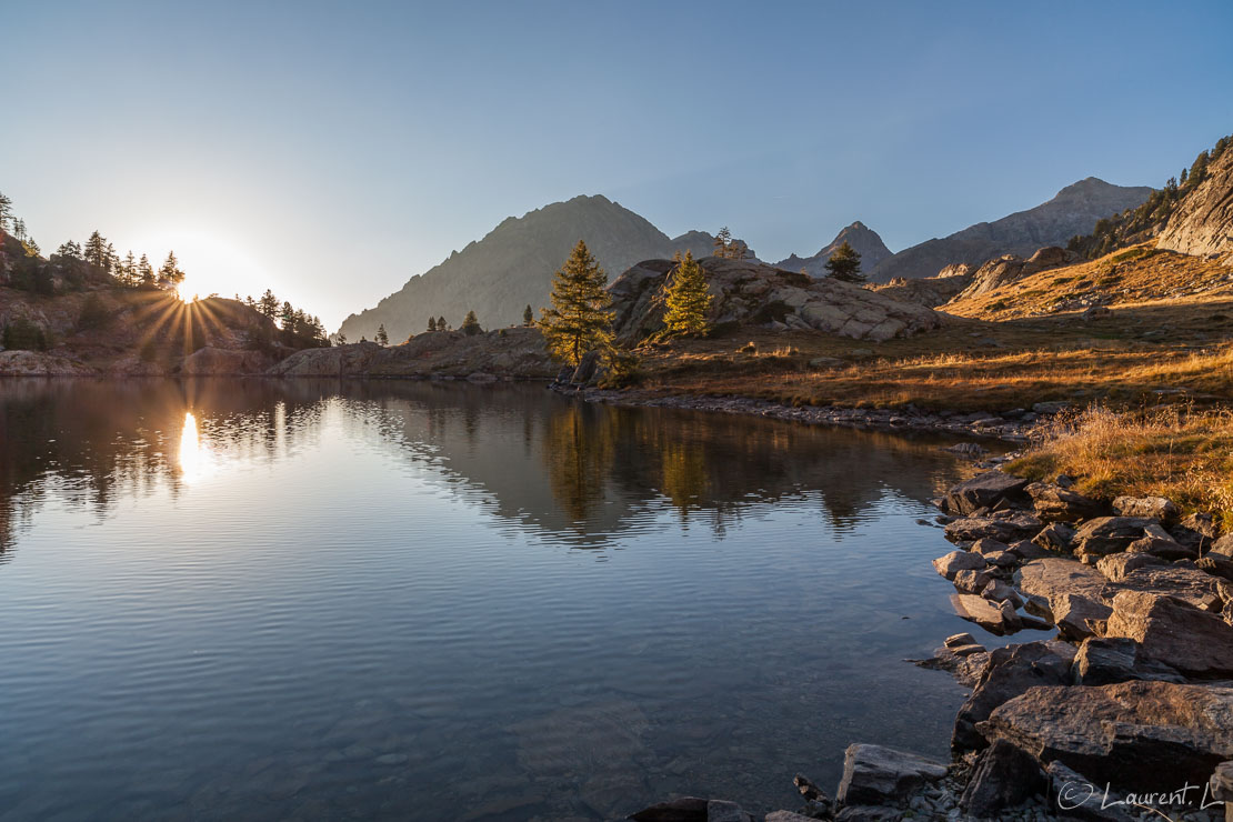 Coucher de soleil sur le lac de Trécolpas  |  1/40 s à f/11 - 100 ISO - 21 mm  |  22/09/2012 - 18:53  |  44°6'57" N 7°20'30" E  |  2156 m