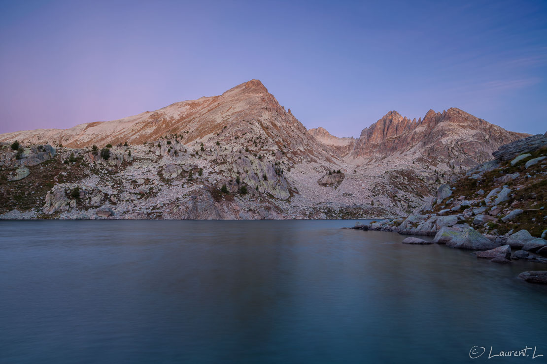 A l'aurore, le lac Nègre  |  6,0 s à f/11 - 100 ISO - 21 mm  |  26/09/2014 - 07:06  |  44°9'31" N 7°14'15" E  |  2354 m