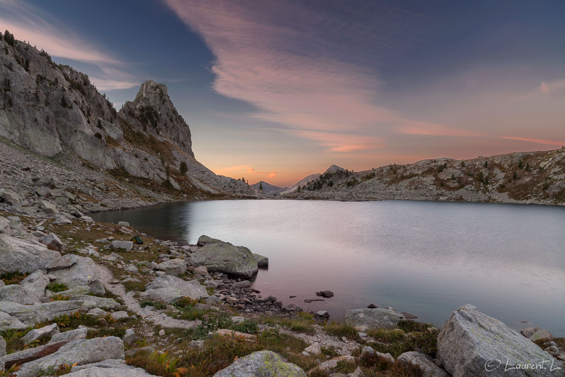 Le ciel s'embrase sur le lac Nègre  |  1,6 s à f/11 - 100 ISO - 21 mm  |  26/09/2014 - 07:12  |    |   m