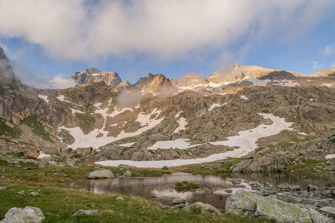 Au pied du Gélas  |  1/40 s à f/9,0 - 100 ISO - 21 mm  |  05/07/2014 - 20:28  |  44°6'33" N 7°22'23" E  |  2355 m