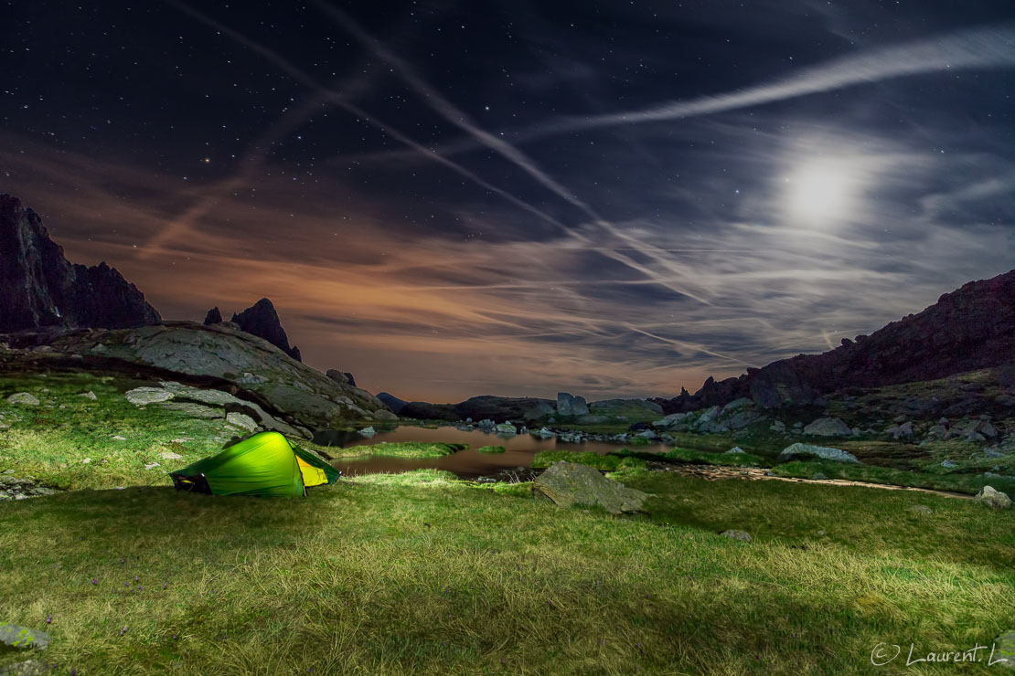 Light painting aux lacs Balaour  |  30,0 s à f/5,6 - 1600 ISO - 21 mm  |  05/07/2014 - 23:09  |  44°6'35" N 7°22'26" E  |  2355 m