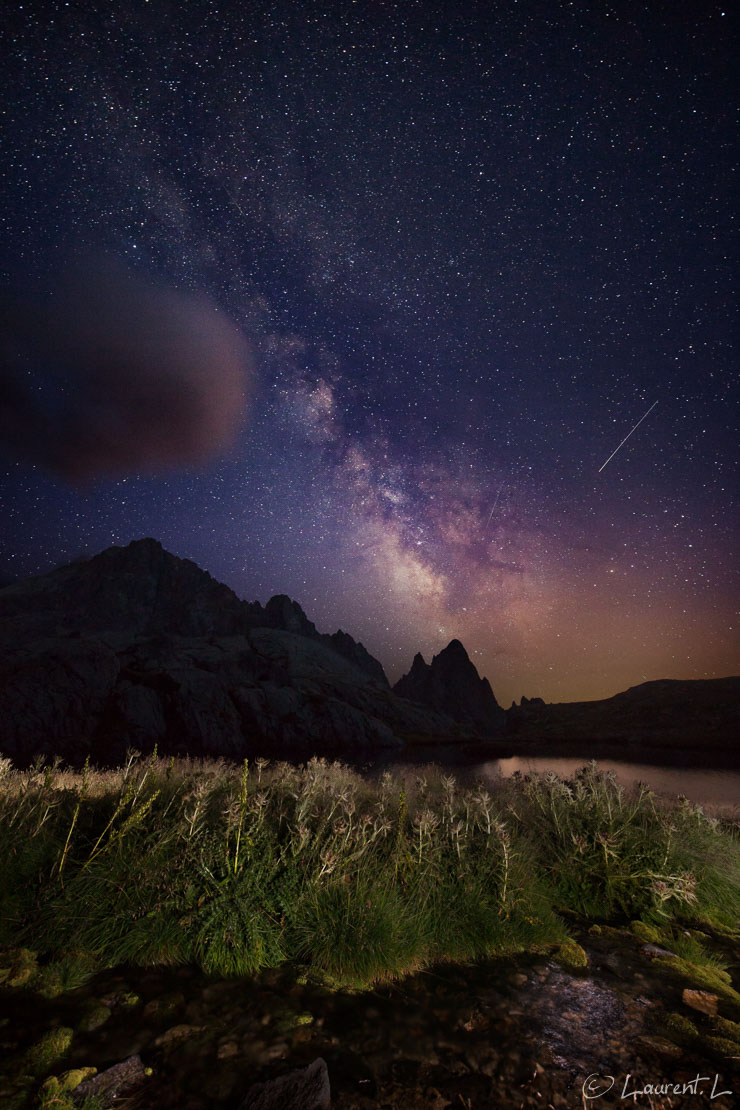 Etoiles filantes et Voie Lactée  |  25,0 s à f/2,8 - 5000 ISO - 15 mm  |  16/08/2015 - 21:55  |  44°6'31" N 7°22'23" E  |  2342 m