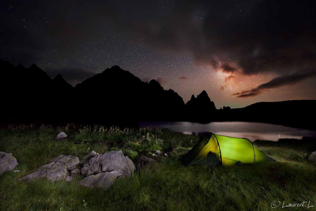 La boite à lumière  |  25,0 s à f/2,8 - 5000 ISO - 15 mm  |  16/08/2015 - 22:49  |  44°6'31" N 7°22'22" E  |  2342 m