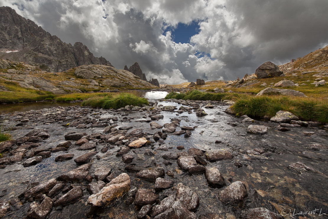 Trou de serrure  |  1/200 s à f/9,0 - 100 ISO - 15 mm  |  16/08/2015 - 14:04  |  44°6'34" N 7°22'25" E  |  2355 m