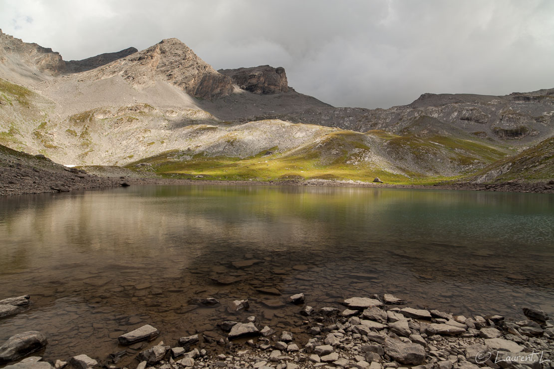 Le lac de Derrière-la-Croix  |  1/25 s à f/9,0 - 100 ISO - 21 mm  |  31/08/2013 - 15:01  |  44°21'56" N 6°52'28" E  |  2446 m