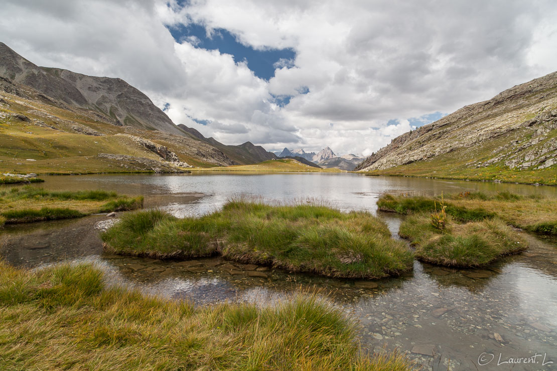 Plus bas, le lac du Lauzanier  |  1/25 s à f/10 - 100 ISO - 21 mm  |  31/08/2013 - 15:50  |  44°22'36" N 6°52'22" E  |  2295 m