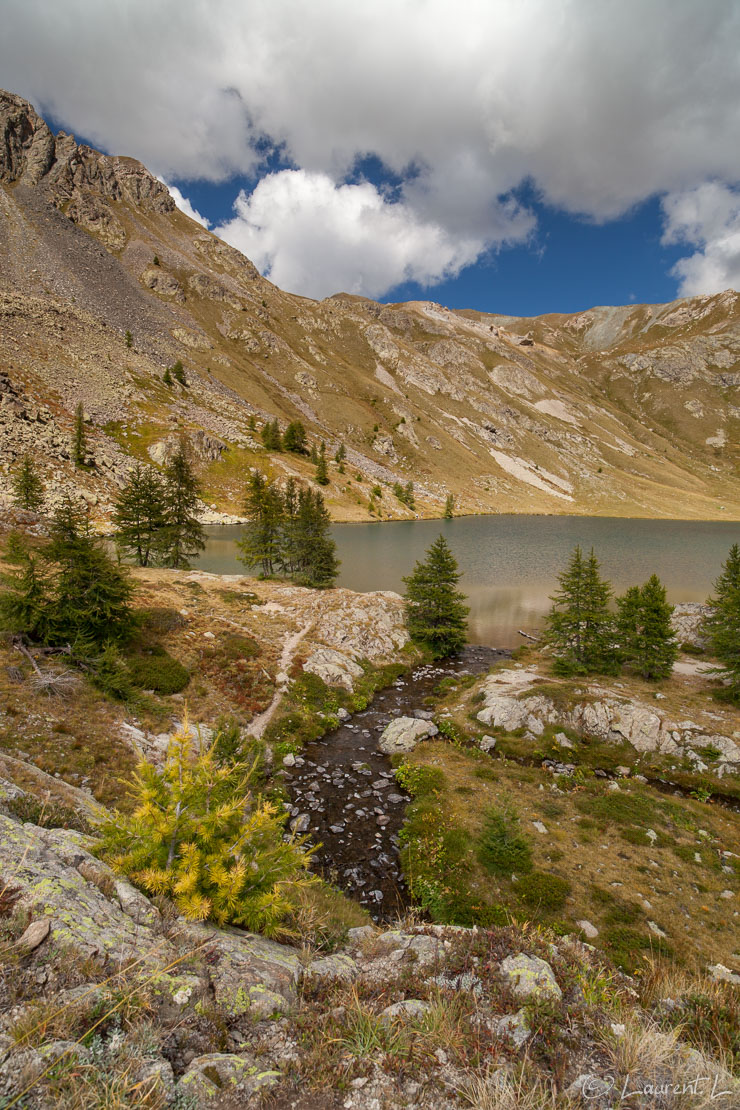 En arrivant sur le lac de Vens supérieur  |  1/40 s à f/11 - 100 ISO - 21 mm  |  06/09/2014 - 14:46  |  44°18'48" N 6°56'4" E  |  2335 m