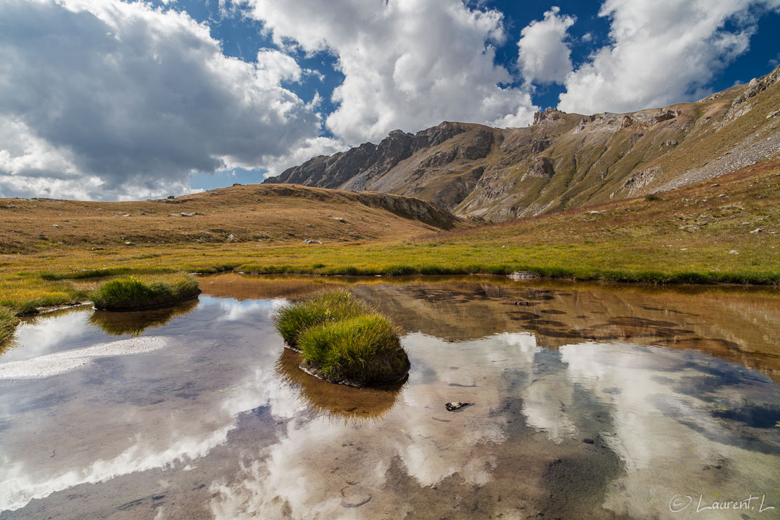 Reflets sur les mares de Terre Rousse  |  1/30 s à f/11 - 100 ISO - 21 mm  |  06/09/2014 - 15:53  |  44°18'59" N 6°56'46" E  |  2410 m