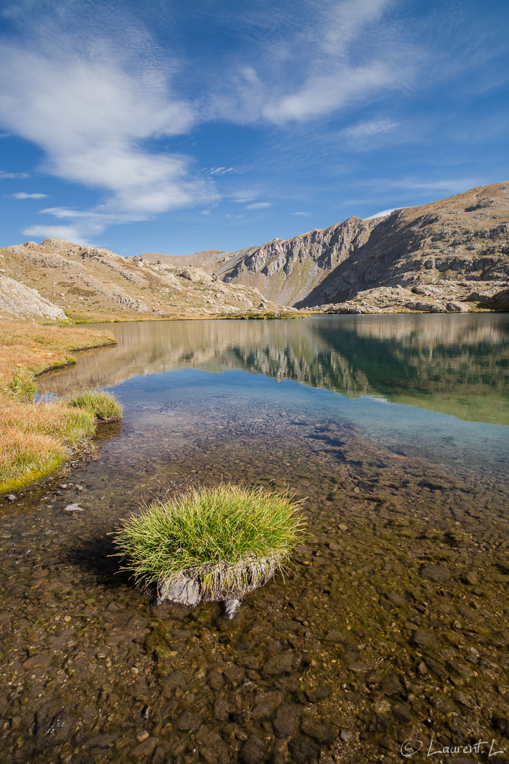 L'îlot du lac de Fourchas  |  1/30 s à f/6,3 - 100 ISO - 21 mm  |  07/09/2014 - 09:48  |  44°18'33" N 6°56'47" E  |  2468 m