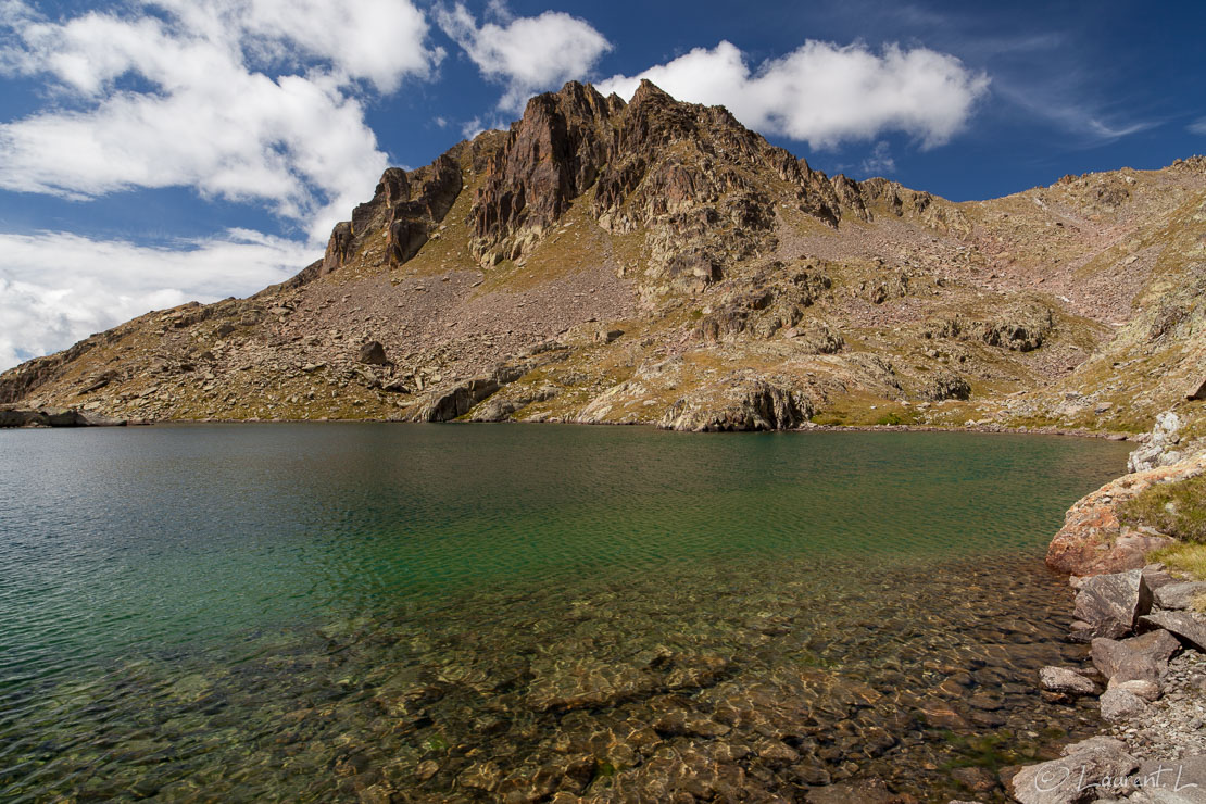 Lac Ténibre supérieur  |  1/30 s à f/11 - 100 ISO - 21 mm  |  07/09/2014 - 12:57  |  44°17'21" N 6°57'28" E  |  2572 m