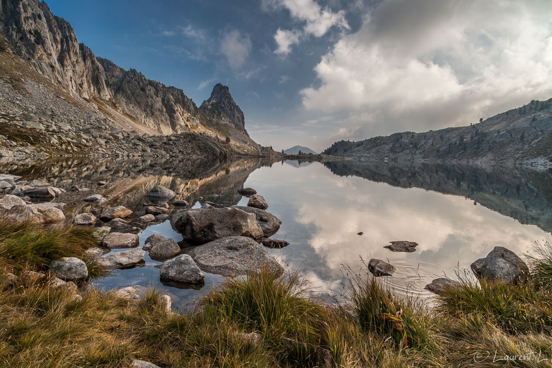 Le lac Nègre  |  1/20 s à f/11 - 100 ISO - 21 mm  |  08/09/2012 - 17:58  |  44°9'39" N 7°14'10" E  |  2351 m