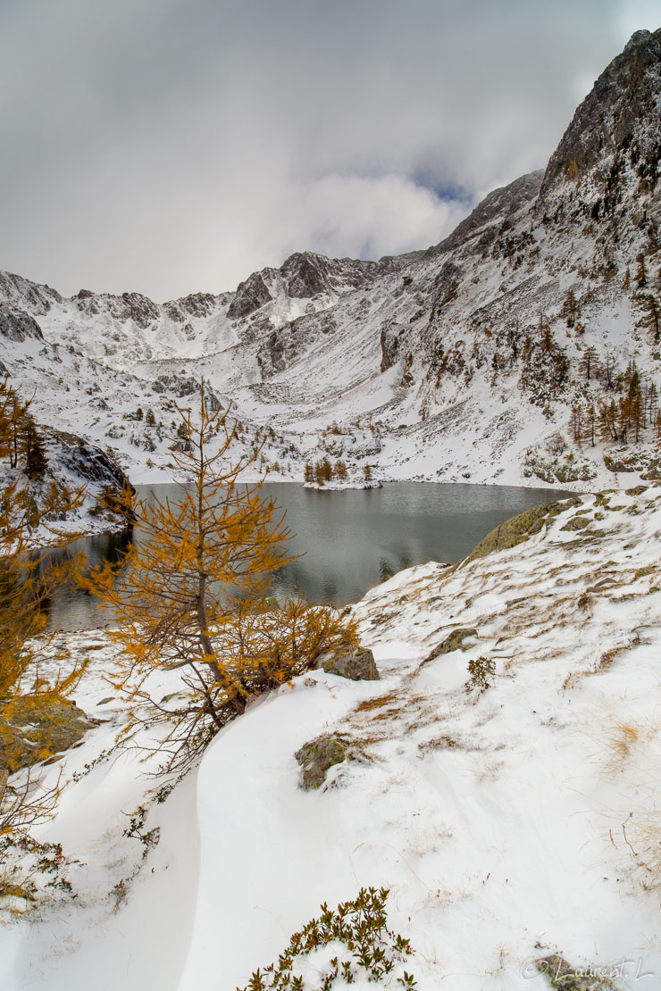 Amas de neige  |  1/125 s à f/11 - 100 ISO - 21 mm  |  18/10/2010 - 14:08  |  44°6'60" N 7°20'21" E  |  2169 m