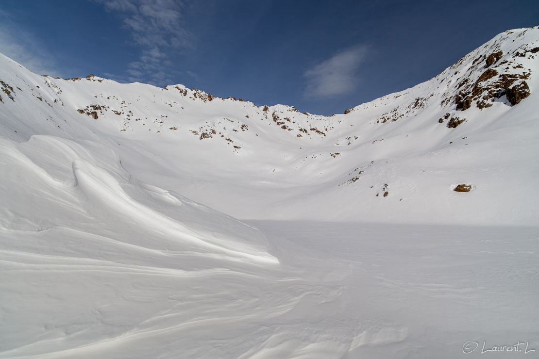 Le lac du Mercantour enseveli  |  1/125 s à f/9,0 - 100 ISO - 21 mm  |  27/01/2013 - 12:19  |  44°8'22" N 7°17'24" E  |  2460 m