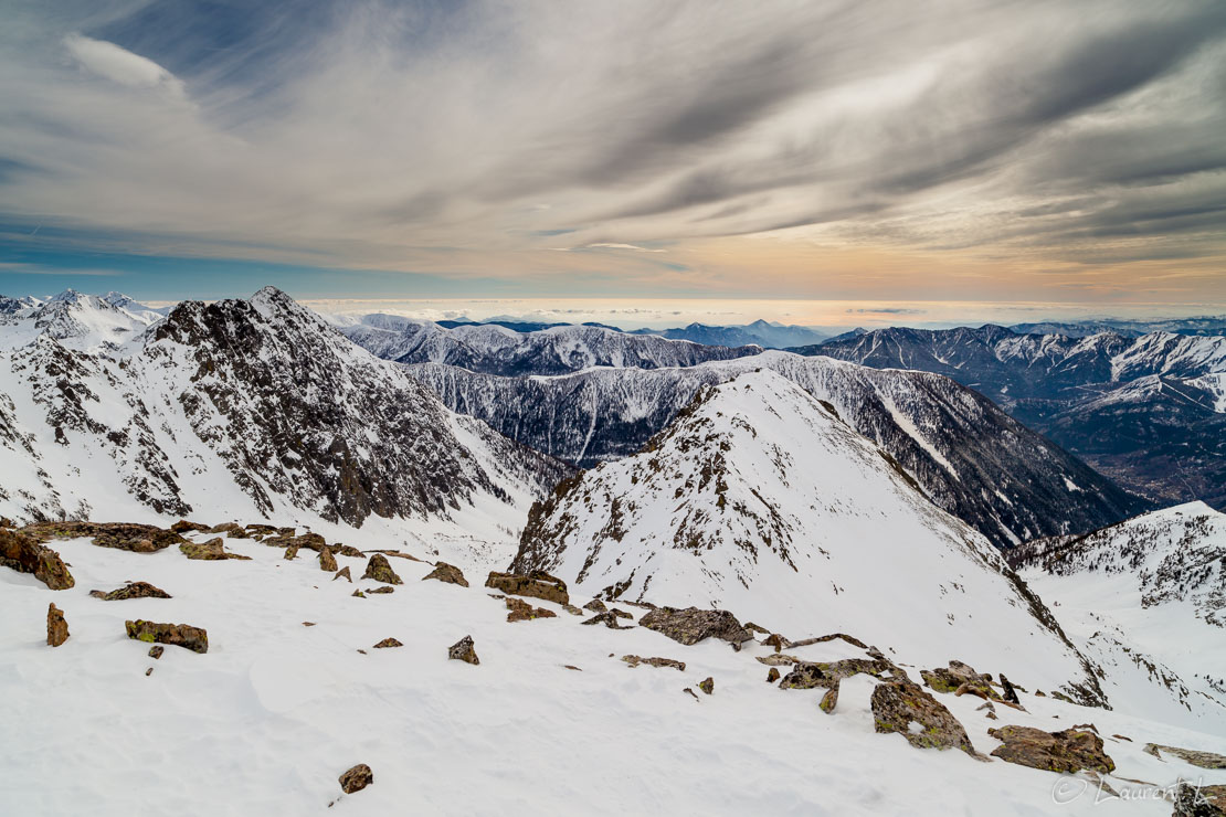 Du sommet, vers le Sud-Est  |  1/100 s à f/9,0 - 100 ISO - 21 mm  |  27/01/2013 - 13:20  |  44°8'39" N 7°17'43" E  |  2780 m
