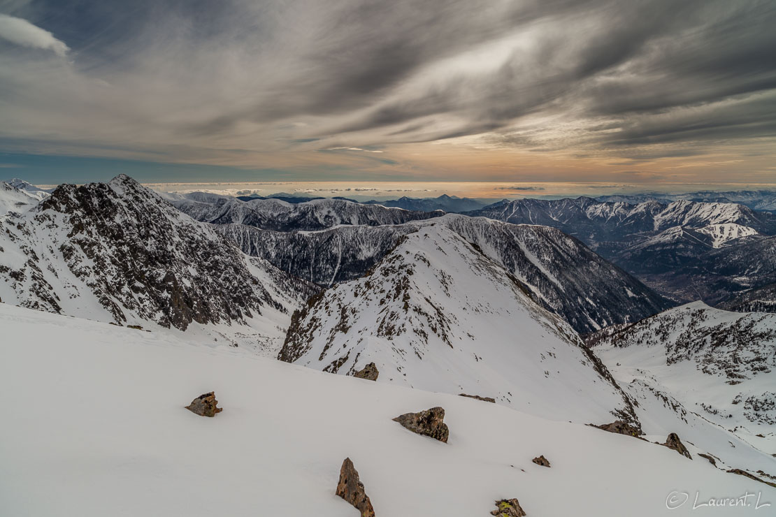 Du sommet, vers le Sud  |  1/100 s à f/9,0 - 100 ISO - 21 mm  |  27/01/2013 - 13:22  |  44°8'39" N 7°17'43" E  |  2780 m