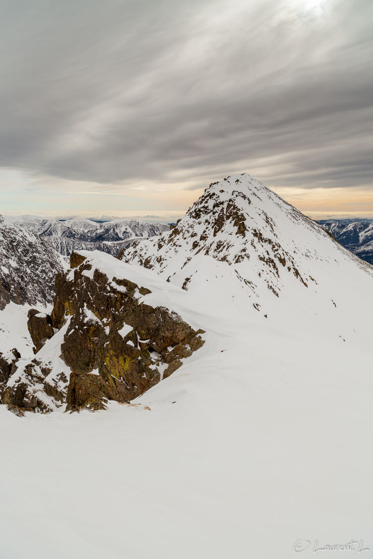 Le Caïre Nègre du Mercantour  |  1/100 s à f/9,0 - 100 ISO - 21 mm  |  27/01/2013 - 13:50  |  44°8'33" N 7°17'44" E  |  2681 m
