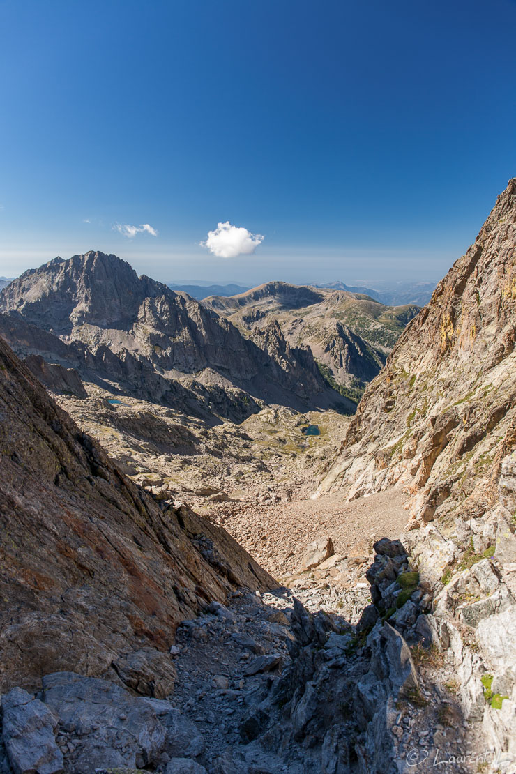 Depuis le pas du Saint Robert vers la France  |  1/30 s à f/7,1 - 100 ISO - 24 mm  |  15/08/2016 - 10:17  |  44°7'14" N 7°22'38" E  |  2832 m