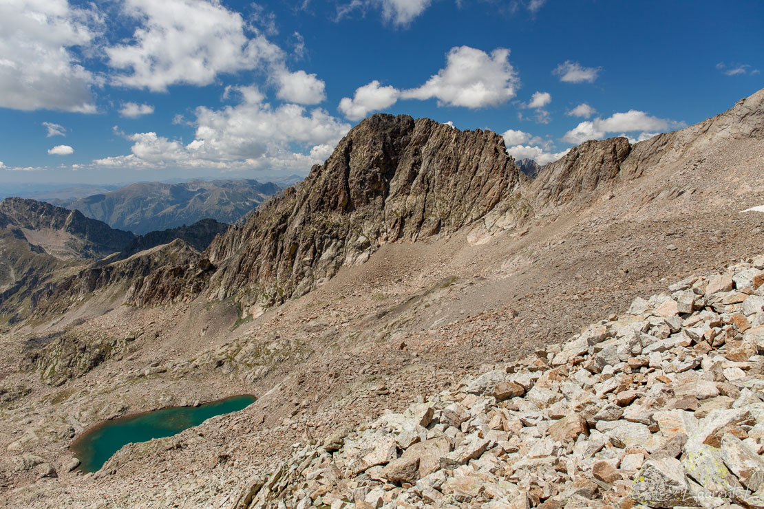 Le lac Blanc et le Saint Robert  |  1/60 s à f/9,0 - 100 ISO - 24 mm  |  15/08/2016 - 13:38  |  44°7'3" N 7°23'2" E  |  2917 m