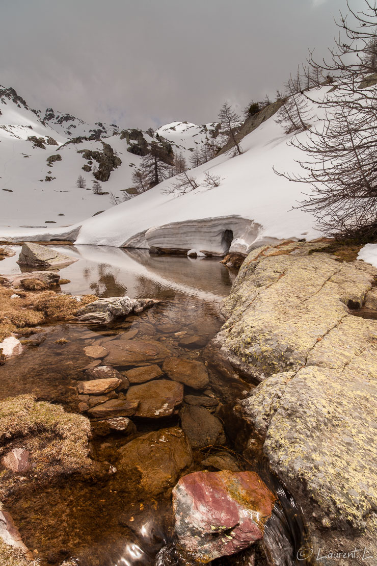 Débacle dans le vallon des Verrairiers  |  1/50 s à f/11 - 100 ISO - 21 mm  |  02/06/2013 - 12:47  |  44°3'28" N 7°24'45" E  |  2197 m