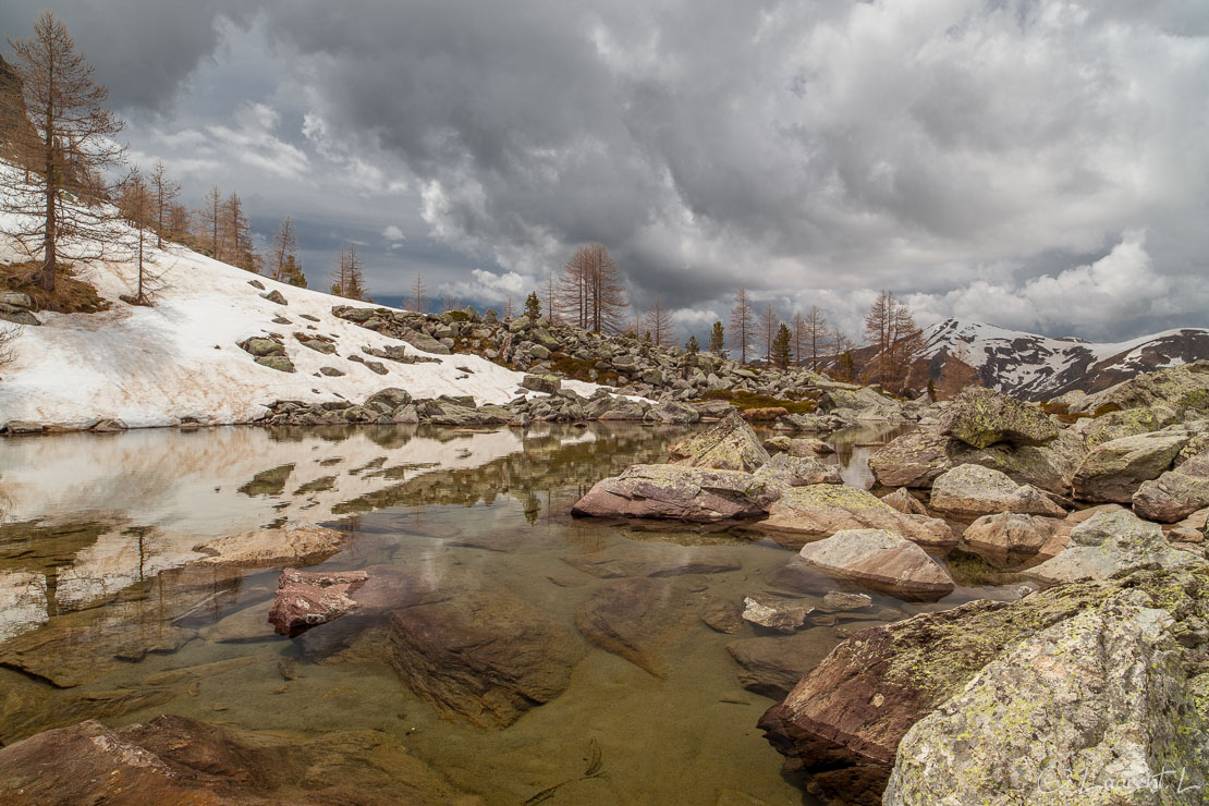 Un beau désordre  |  1/60 s à f/11 - 100 ISO - 21 mm  |  02/06/2013 - 13:50  |  44°3'30" N 7°24'34" E  |  2158 m