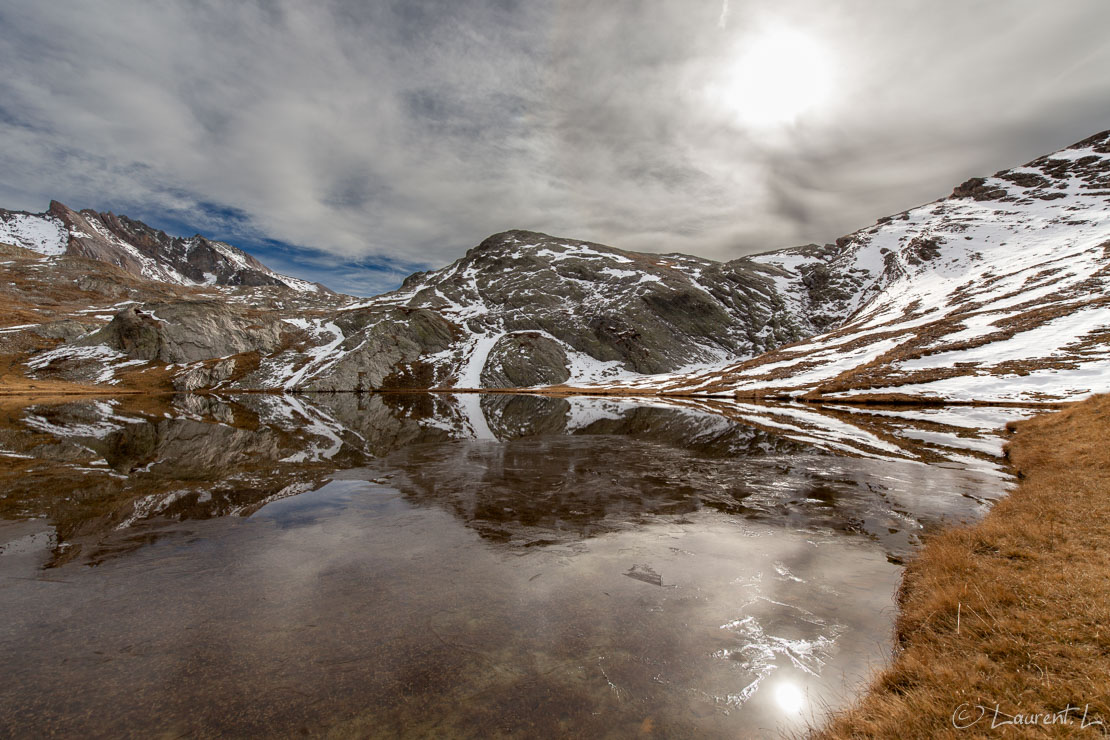 Lac du Roure inférieur  |  1/640 s à f/7,1 - 100 ISO - 15 mm  |  24/10/2015 - 11:47  |  44°33'48" N 6°53'6" E  |  2560 m