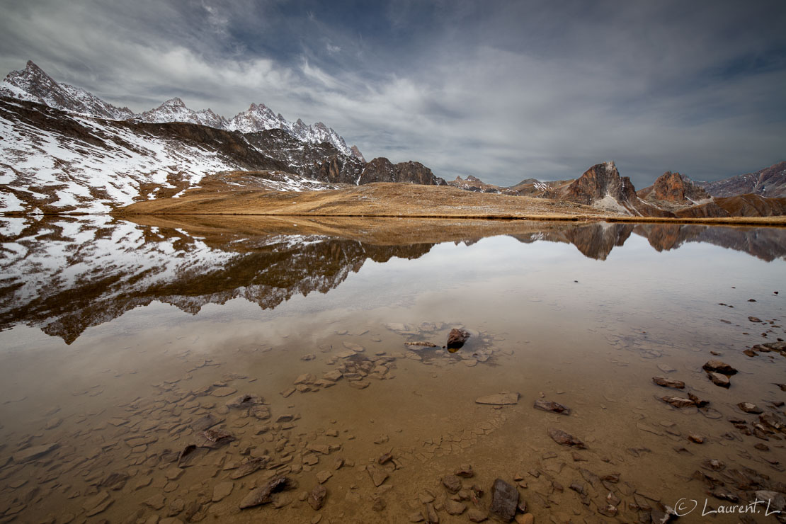 Lac du Roure inférieur  |  1/125 s à f/9,0 - 100 ISO - 15 mm  |  24/10/2015 - 12:07  |  44°33'51" N 6°53'11" E  |  2557 m