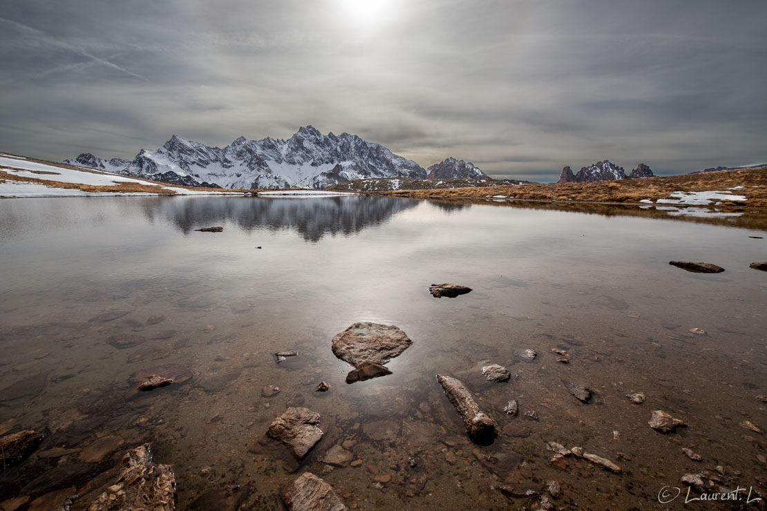 Sur le plateau de Tuissier, les Aiguilles de Chambeyron  |  1/500 s à f/9,0 - 100 ISO - 15 mm  |  24/10/2015 - 15:06  |  44°34'57" N 6°52'31" E  |  2708 m