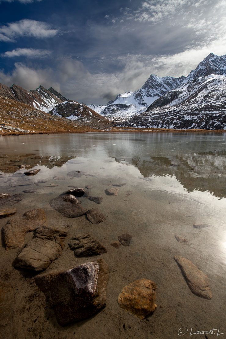 Lac de Marinet inférieur  |  1/250 s à f/9,0 - 100 ISO - 15 mm  |  26/10/2015 - 13:52  |  44°33'49" N 6°51'45" E  |  2540 m