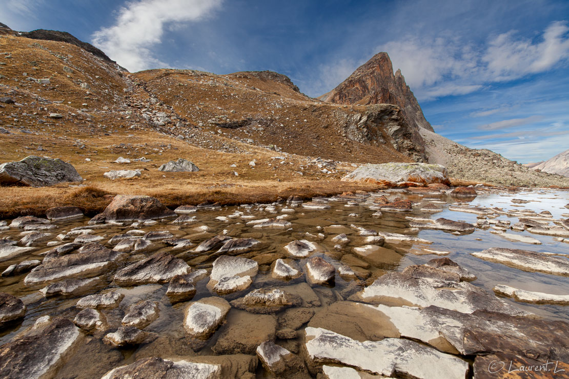 Exutoire des lacs Marinet inférieurs  |  1/125 s à f/9,0 - 100 ISO - 15 mm  |  26/10/2015 - 14:25  |  44°33'50" N 6°51'45" E  |  2541 m