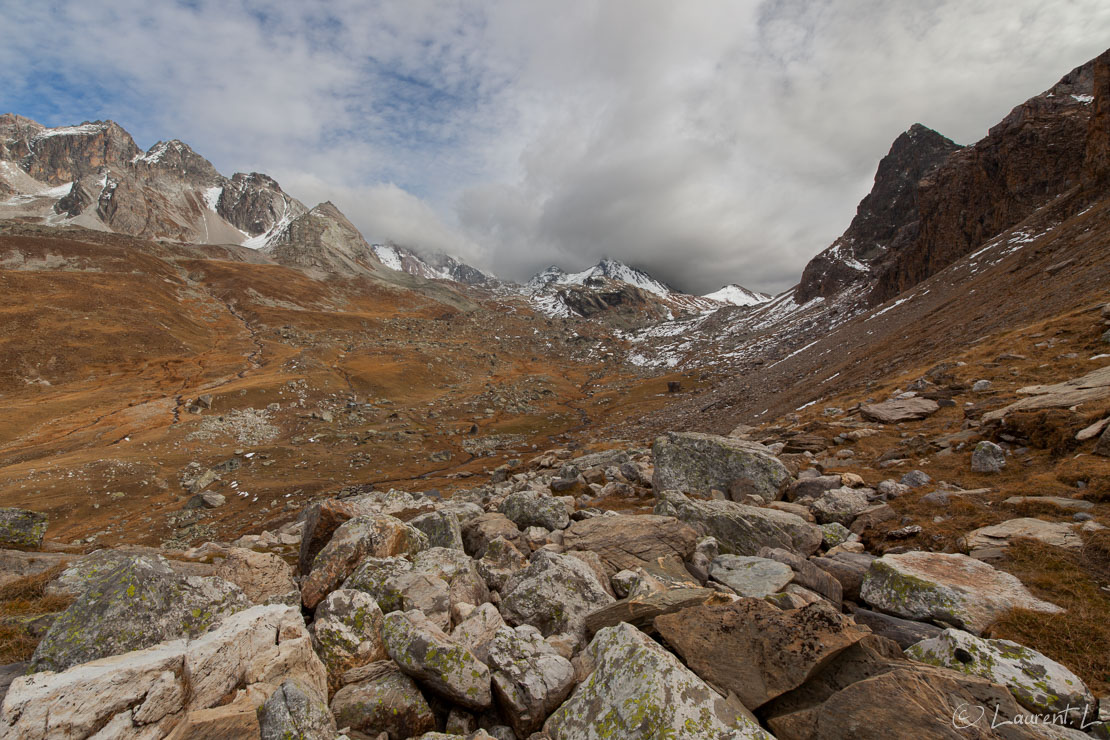 Vallon de Mary  |  1/160 s à f/9,0 - 100 ISO - 15 mm  |  26/10/2015 - 14:50  |  44°34'5" N 6°52'1" E  |  2426 m