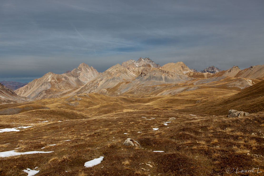 Ocres paturages d'automne  |  1/160 s à f/7,1 - 100 ISO - 24 mm  |  25/10/2015 - 10:16  |  44°27'6" N 6°54'11" E  |  2490 m