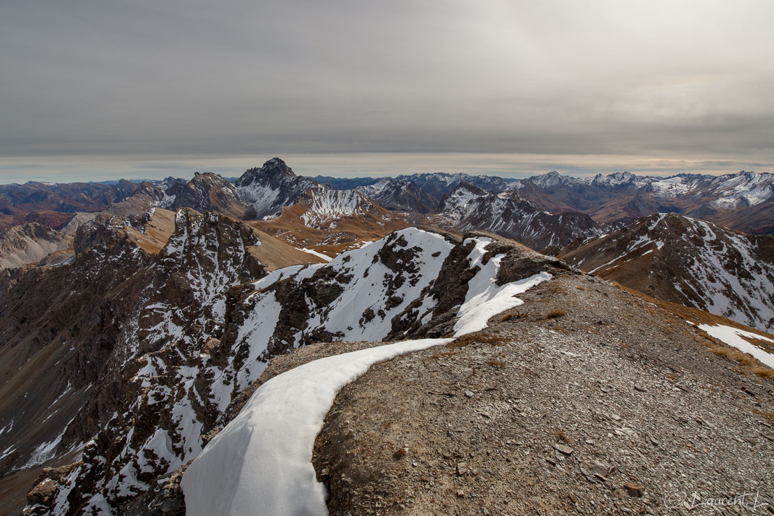 Depuis la cime de la Coste du Col, vers le sud  |  1/320 s à f/9,0 - 100 ISO - 15 mm  |  25/10/2015 - 14:00  |  44°28'32" N 6°53'10" E  |  2837 m