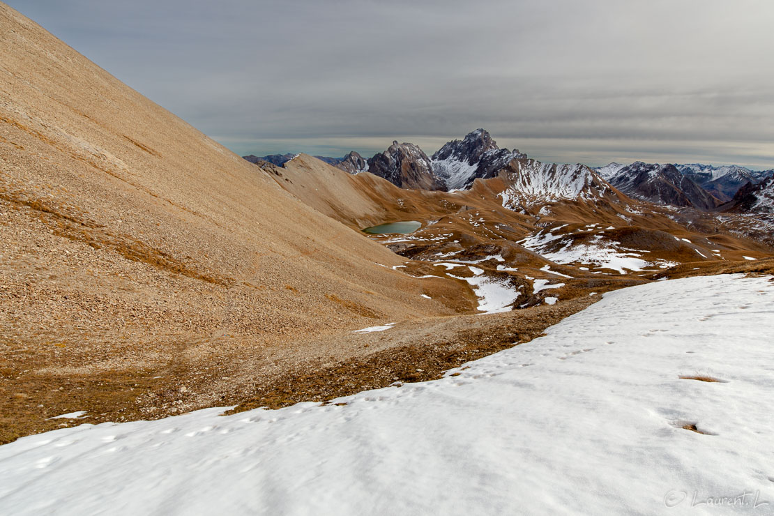 Automne sur le lac de la Reculaye  |  1/200 s à f/9,0 - 100 ISO - 15 mm  |  25/10/2015 - 14:37  |  44°28'16" N 6°53'29" E  |  2706 m