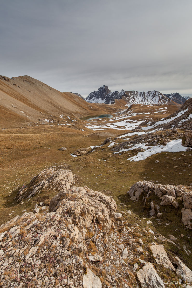 A l'approche du lac de la Reculaye  |  1/200 s à f/9,0 - 100 ISO - 15 mm  |  25/10/2015 - 14:52  |  44°28'11" N 6°53'50" E  |  2564 m
