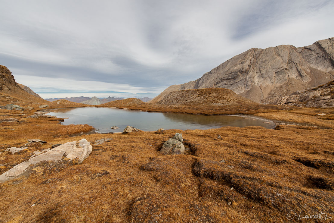 Lac anonyme belvédère  |  1/250 s à f/8,0 - 100 ISO - 15 mm  |  29/10/2017 - 12:07  |  44°42'19" N 6°58'35" E  |  2779 m