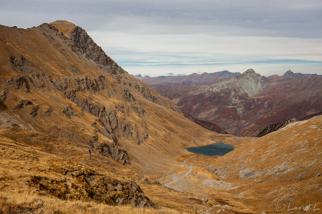 Belvédère sur le lac Egorgéou  |  1/200 s à f/8,0 - 100 ISO - 42 mm  |  29/10/2017 - 13:01  |  44°42'39" N 6°58'46" E  |  2694 m