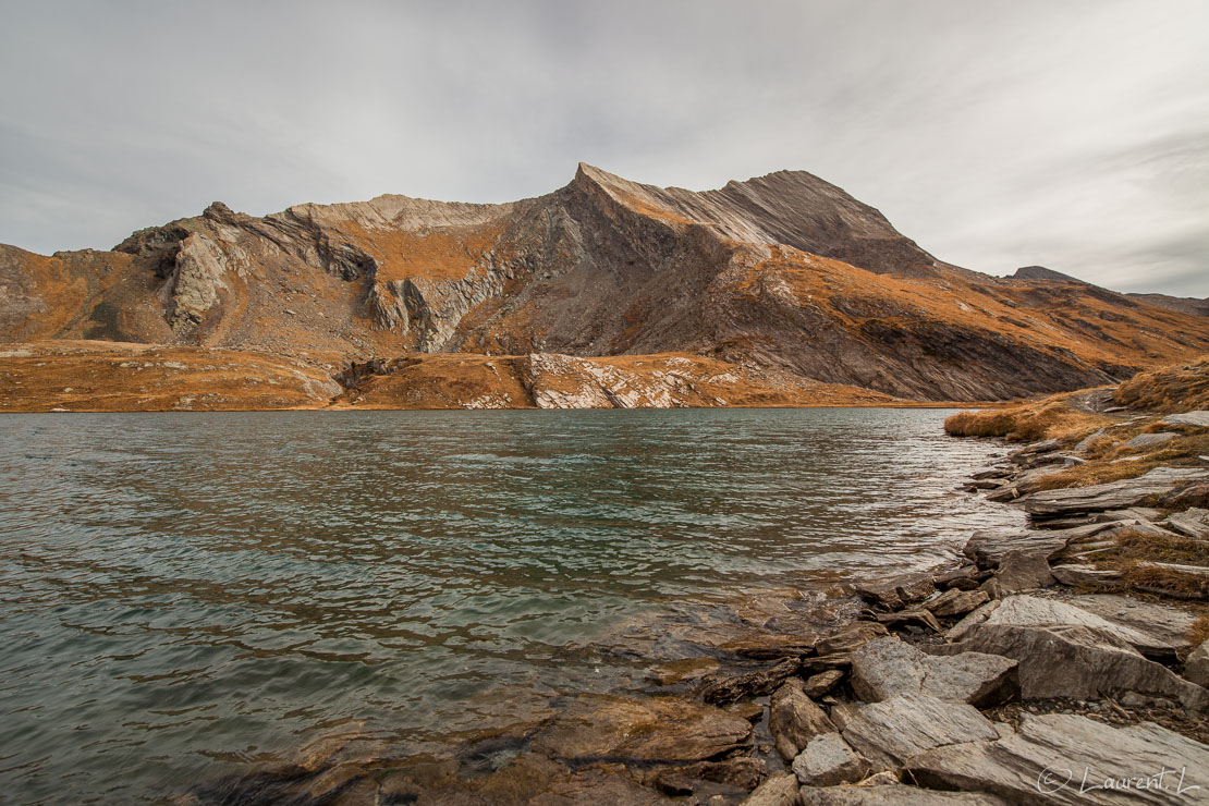 Automne sur le lac Egorgéou  |  1/160 s à f/8,0 - 100 ISO - 15 mm  |  29/10/2017 - 13:47  |  44°43'25" N 6°58'47" E  |  2395 m