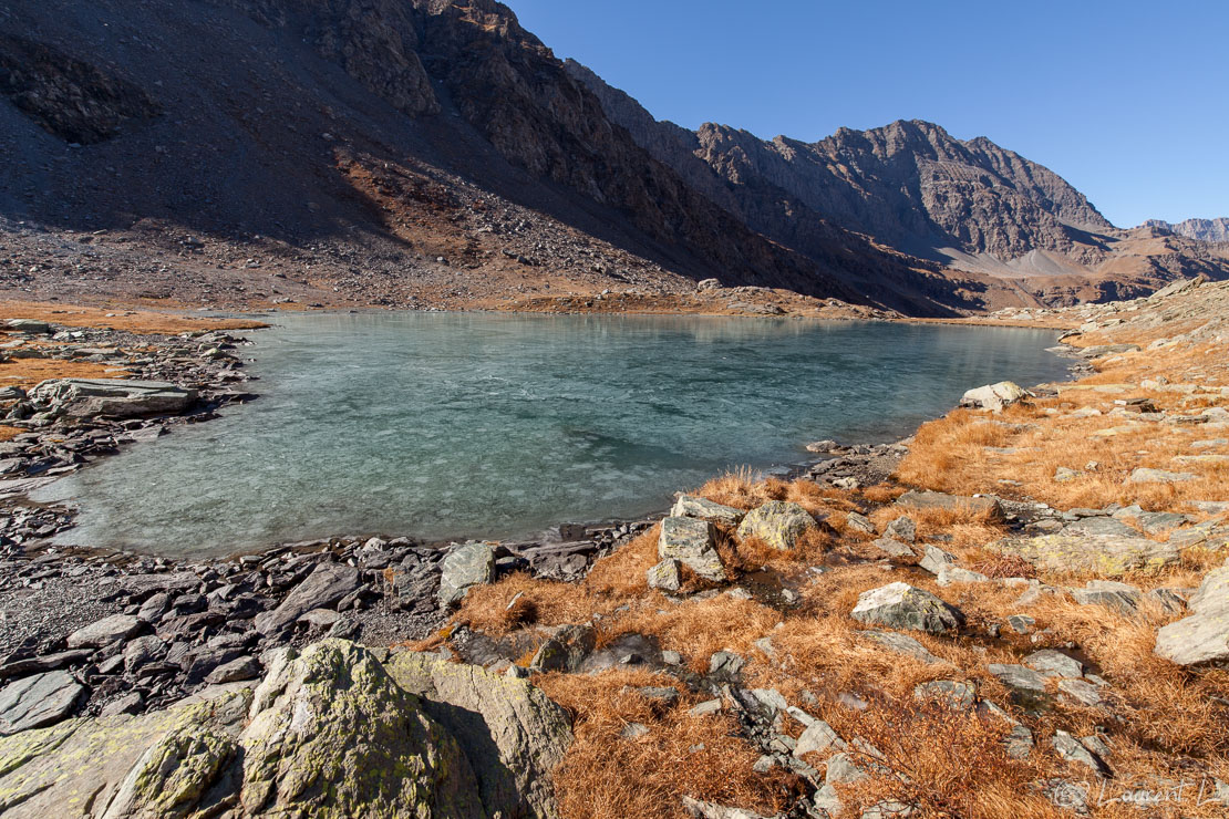 Lac Lestio pris dans les glaces  |  1/80 s à f/9,0 - 100 ISO - 15 mm  |  31/10/2017 - 11:11  |  44°41'14" N 7°3'59" E  |  2513 m