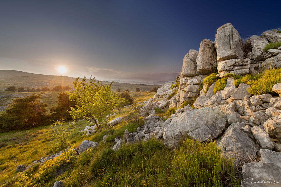 Les Trois Frères  |  1/250 s à f/9,0 - 100 ISO - 15 mm  |  30/05/2015 - 20:26  |  43°45'32" N 6°54'54" E  |  1252 m