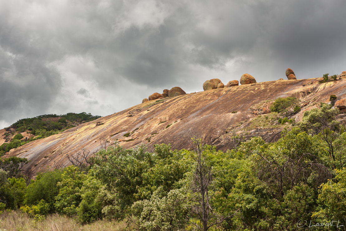 L'orage approche (Matobo National Park)  |  1/160 s à f/6,3 - 100 ISO - 52 mm  |  27/12/2010 - 10:47  |  20°28'9" S 28°30'19" E  |  1379 m