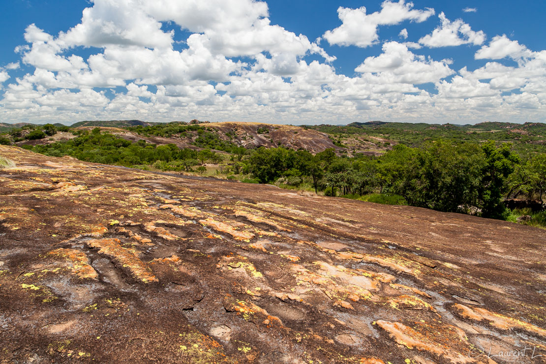 Malindidzimu ou colline des esprits (Matobo National Park)  |  1/50 s à f/9,0 - 100 ISO - 21 mm  |  28/12/2010 - 12:20  |  20°29'39" S 28°30'50" E  |  1409 m