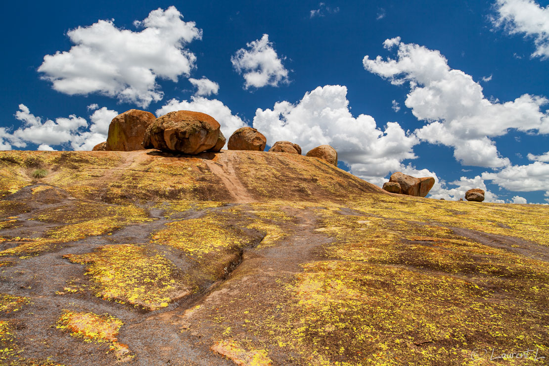 Malindidzimu ou colline des esprits (Matobo National Park)  |  1/100 s à f/9,0 - 100 ISO - 21 mm  |  28/12/2010 - 12:37  |  20°29'37" S 28°30'48" E  |  14073 m