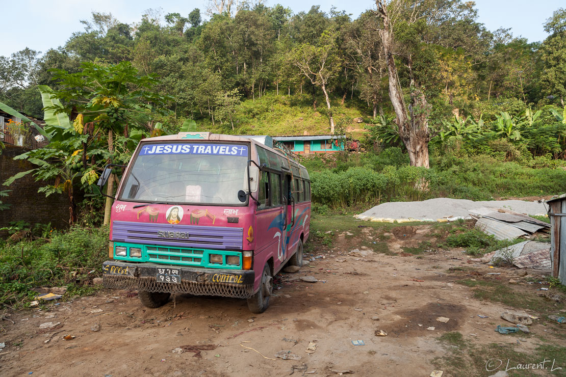 Yes, Jesus travels !  |  1/40 s à f/6,3 - 100 ISO - 21 mm  |  24/10/2013 - 07:41  |  28°3'0" N 84°48'56" E  |  530 m