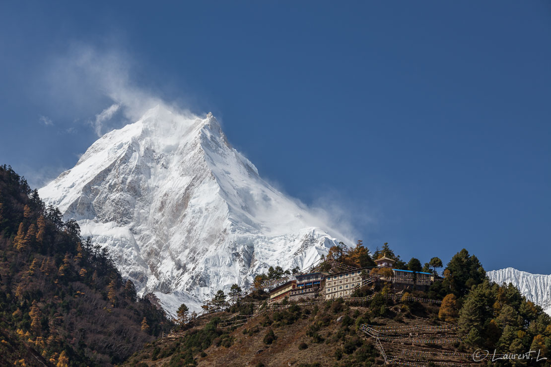 Le Manaslu se dévoile  |  1/80 s à f/10 - 100 ISO - 111 mm  |  29/10/2013 - 11:39  |  28°34'27" N 84°42'9" E  |  3152 m