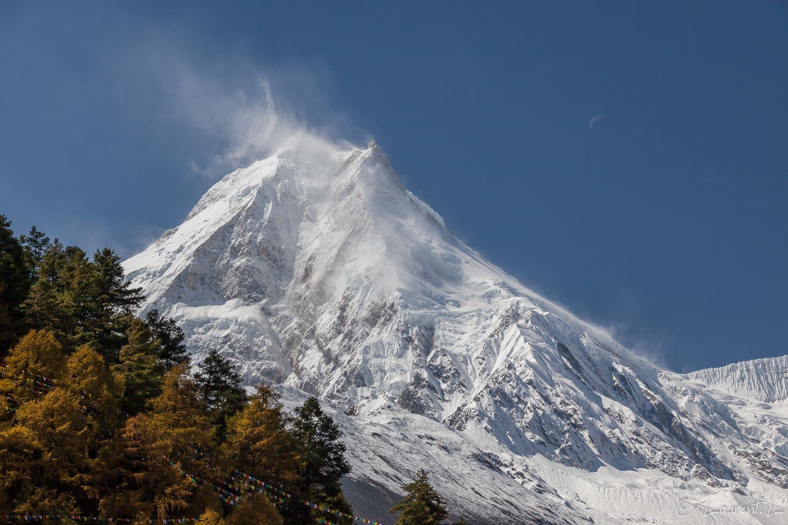 Le Manaslu et ses 8163 m  |  1/320 s à f/9,0 - 100 ISO - 106 mm  |  29/10/2013 - 12:21  |  28°34'32" N 84°41'53" E  |  3225 m