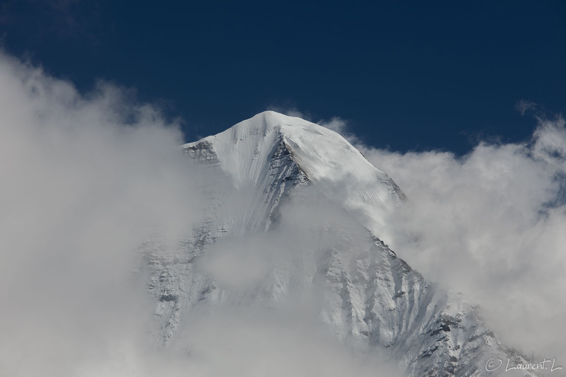 Le Samdo (6335 m) ou le Khayang (6186 m)  |  1/320 s à f/11 - 100 ISO - 165 mm  |  30/10/2013 - 10:51  |  28°35'56" N 84°37'16" E  |  3990 m