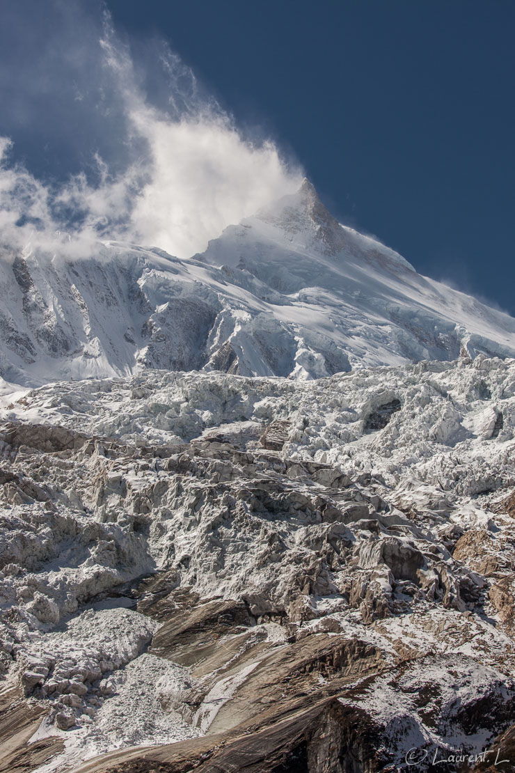 Ice-fall du glacier du Manaslu  |  1/320 s à f/11 - 100 ISO - 70 mm  |  30/10/2013 - 10:51  |  28°35'56" N 84°37'16" E  |  3990 m