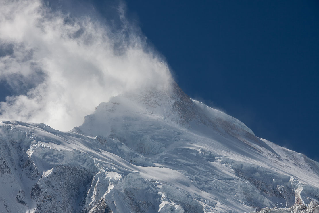 Le Manaslu dans la tourmente  |  1/320 s à f/11 - 100 ISO - 138 mm  |  30/10/2013 - 10:53  |  28°35'56" N 84°37'16" E  |  3990 m